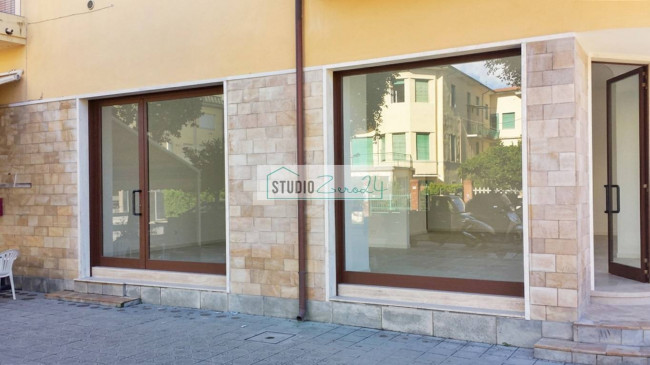 Locale commerciale in vendita a Camaiore