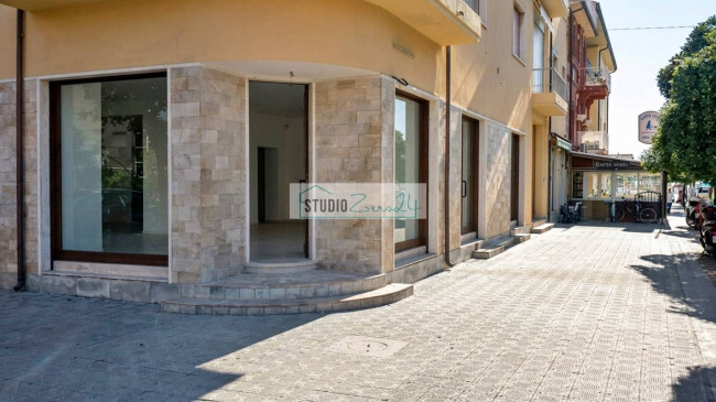 Locale commerciale in vendita a Camaiore