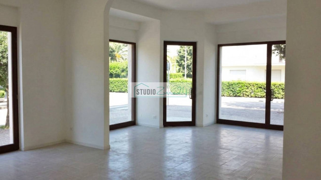 Locale commerciale in vendita a Camaiore