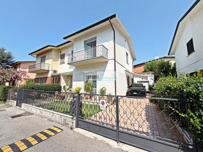 Villetta Bifamiliare in vendita a Viareggio