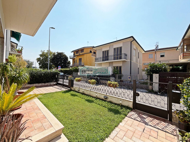 Villetta Bifamiliare in vendita a Viareggio