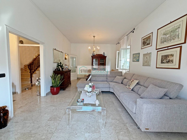 Villetta Bifamiliare in vendita a Viareggio