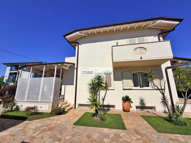 Villa in vendita a Pietrasanta