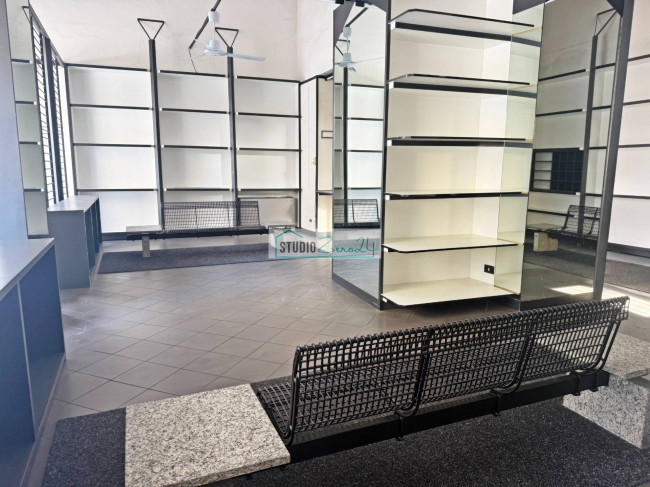 Locale commerciale in affitto a Viareggio