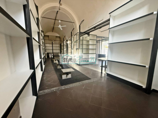 Locale commerciale in affitto a Viareggio
