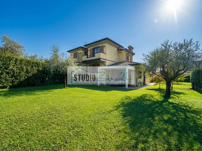 Villetta Bifamiliare in vendita a Massa