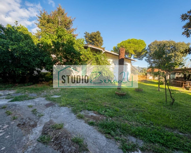 Villa for sale in Massa