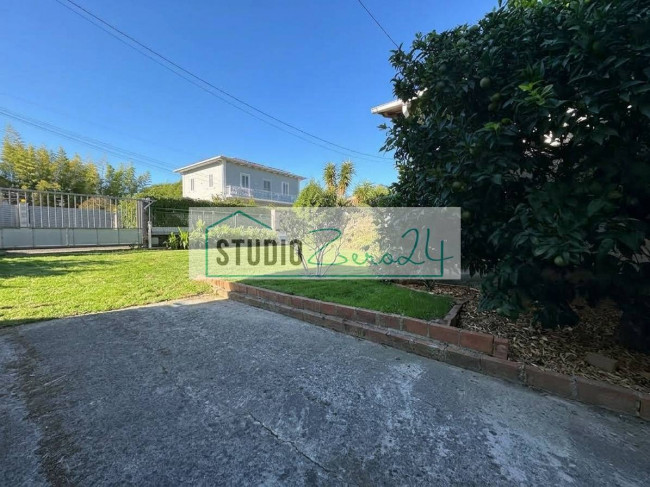 Villa for sale in Massa