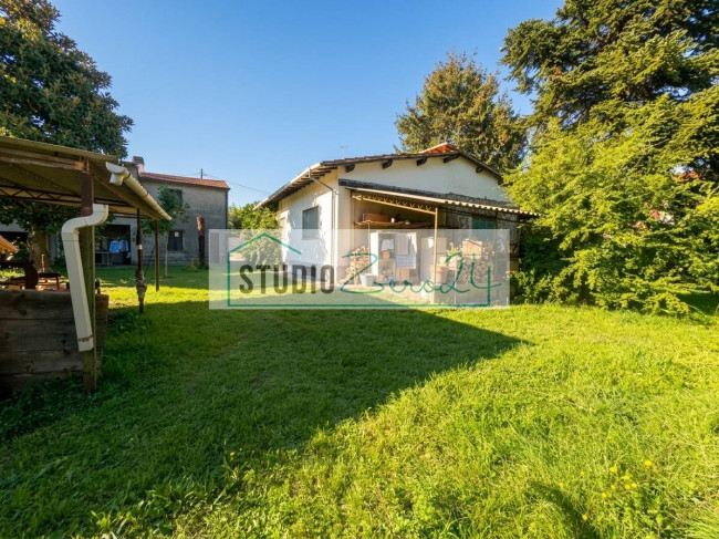 Villa for sale in Massa