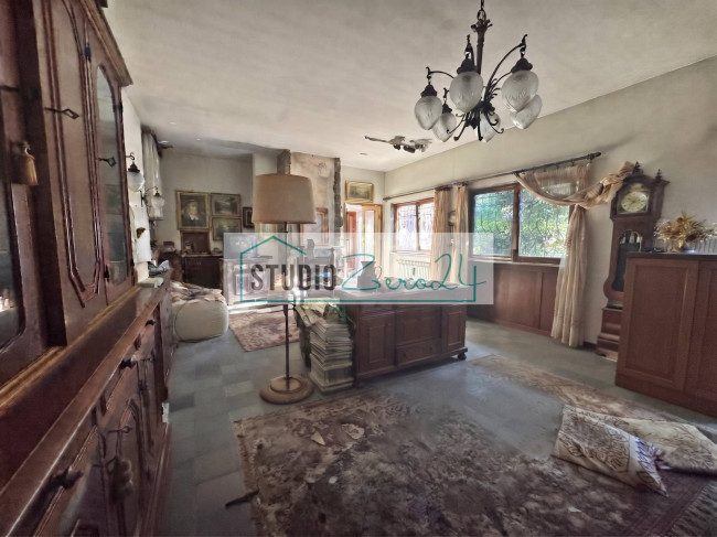 Villa for sale in Massa