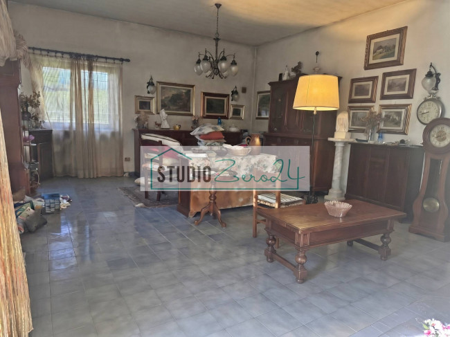 Villa for sale in Massa