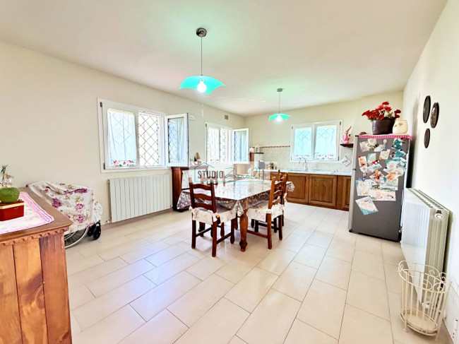 Villa for sale in Seravezza