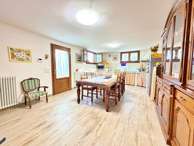 Villa for sale in Seravezza