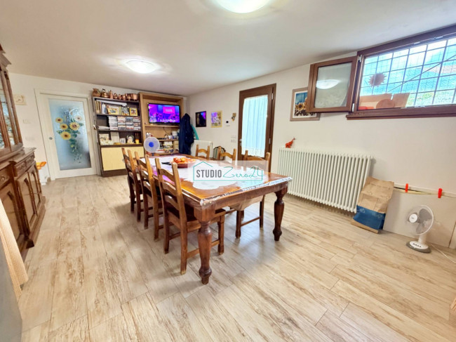Villa for sale in Seravezza