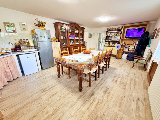 Villa for sale in Seravezza