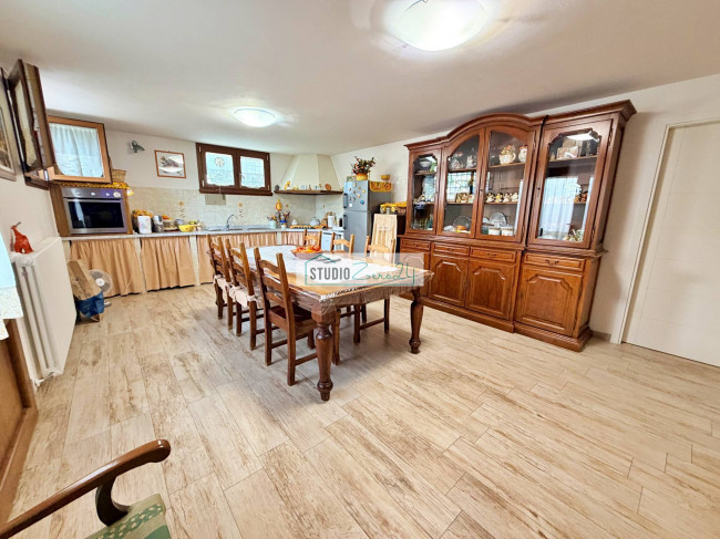 Villa for sale in Seravezza