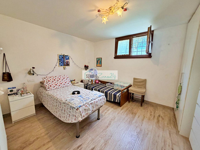 Villa for sale in Seravezza