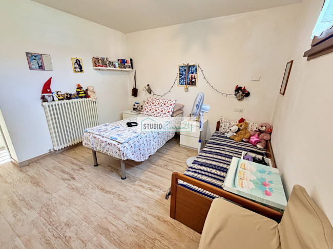 Villa for sale in Seravezza