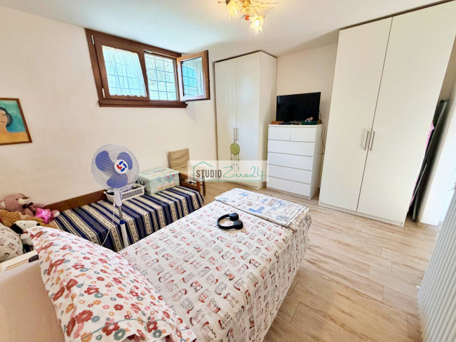 Villa for sale in Seravezza