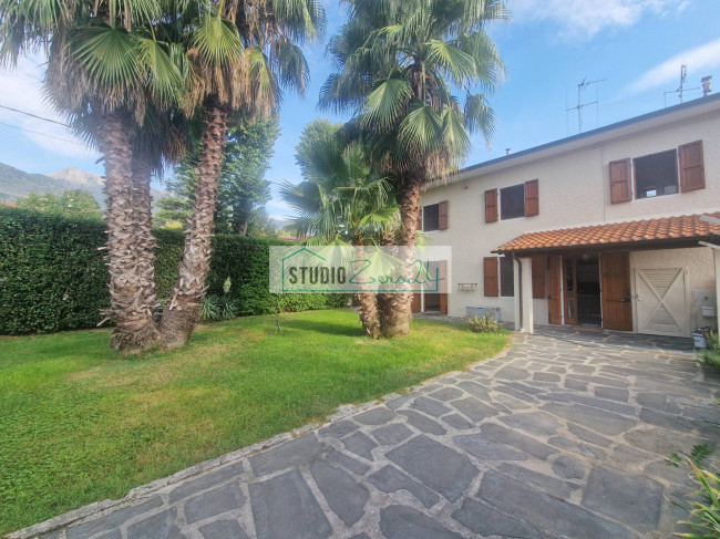 Villetta Bifamiliare in vendita a Camaiore