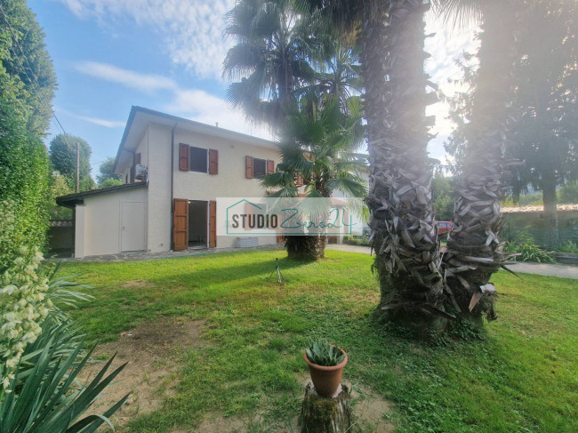 Villetta Bifamiliare in vendita a Camaiore