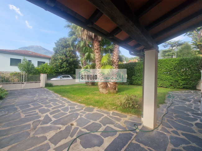 Villetta Bifamiliare in vendita a Camaiore