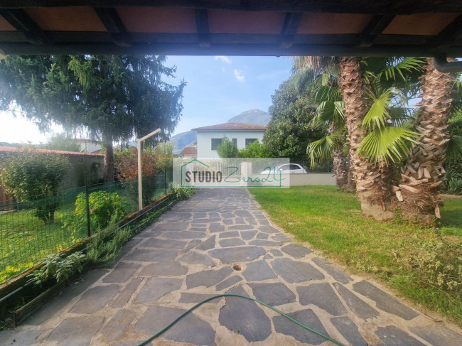 Villetta Bifamiliare in vendita a Camaiore
