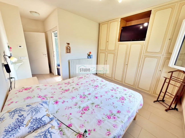 Villa for sale in Seravezza