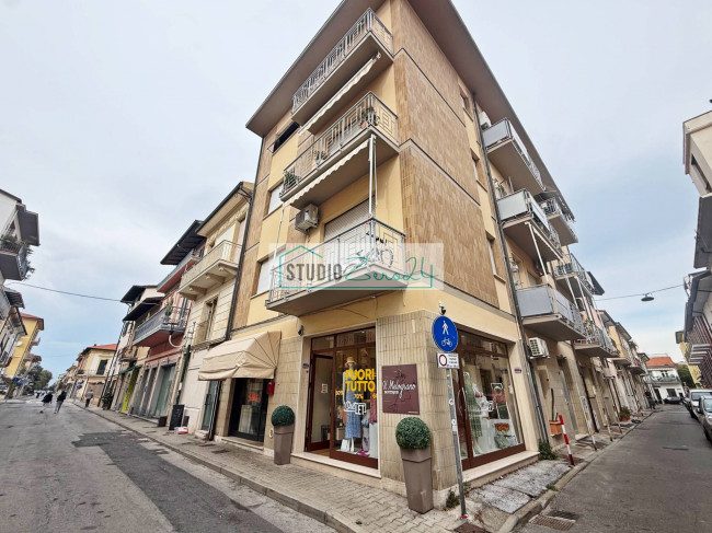 Commercial Property for sale in Viareggio