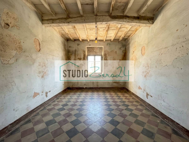 Single House for sale in Massa
