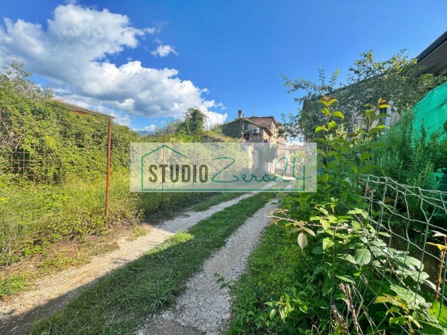 Single House for sale in Massa