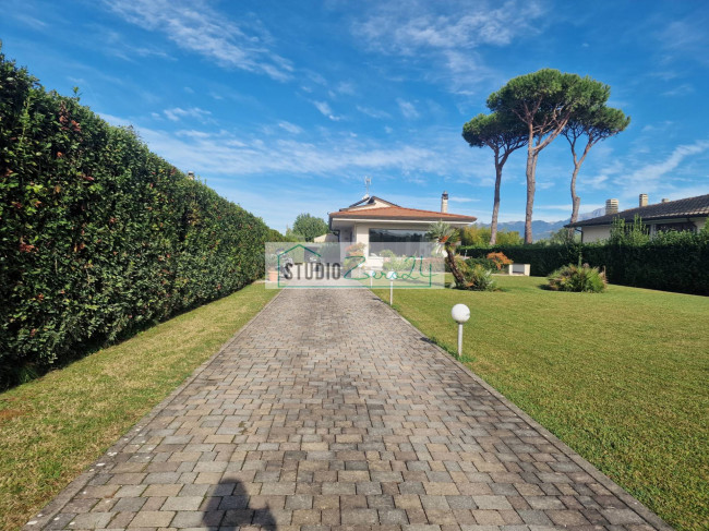 Villa for sale in Camaiore