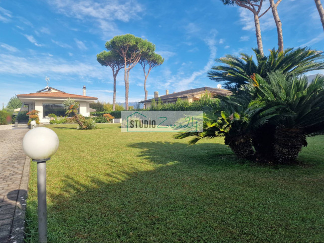 Villa for sale in Camaiore