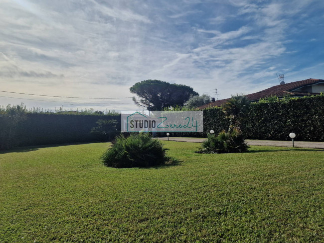 Villa for sale in Camaiore