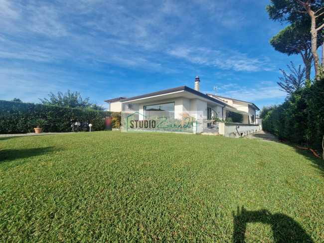 Villa for sale in Camaiore