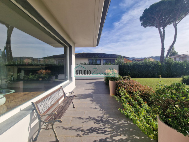 Villa for sale in Camaiore