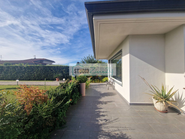 Villa for sale in Camaiore