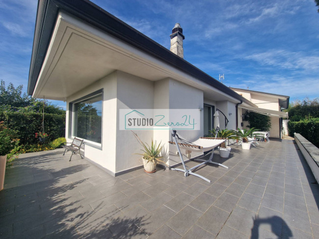 Villa for sale in Camaiore
