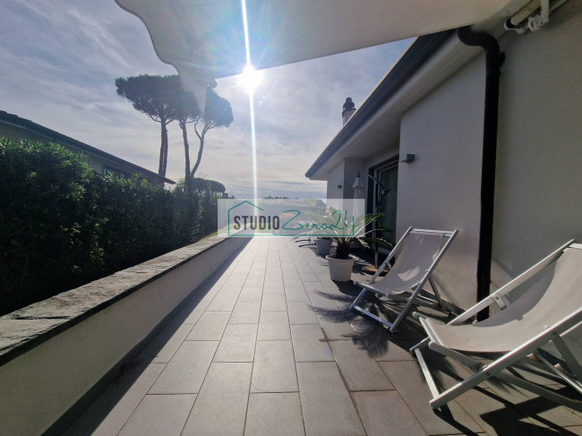 Villa for sale in Camaiore