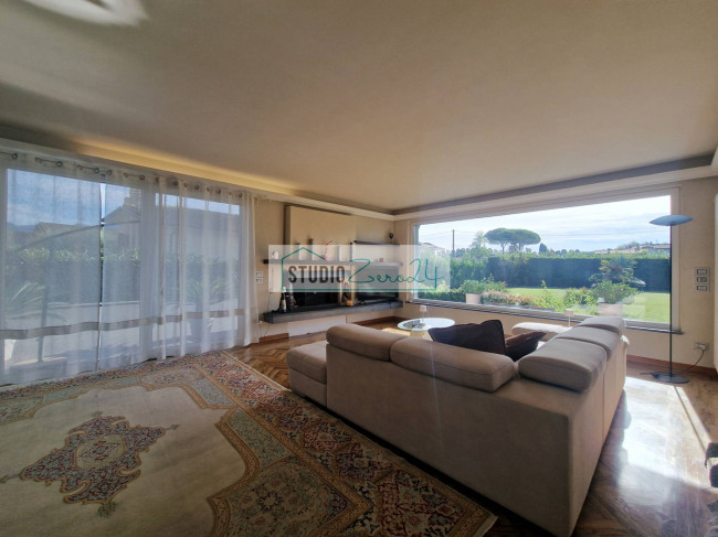 Villa for sale in Camaiore
