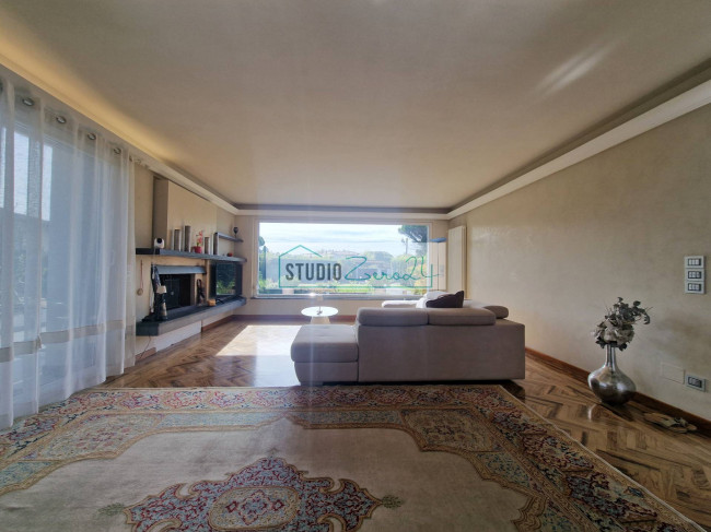 Villa for sale in Camaiore