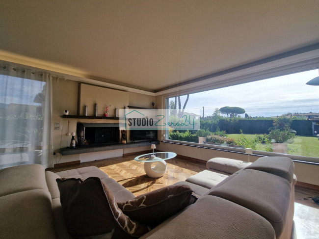 Villa for sale in Camaiore