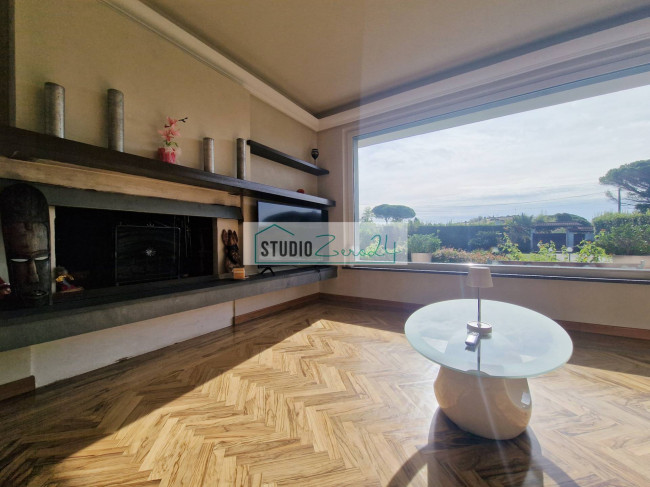 Villa for sale in Camaiore