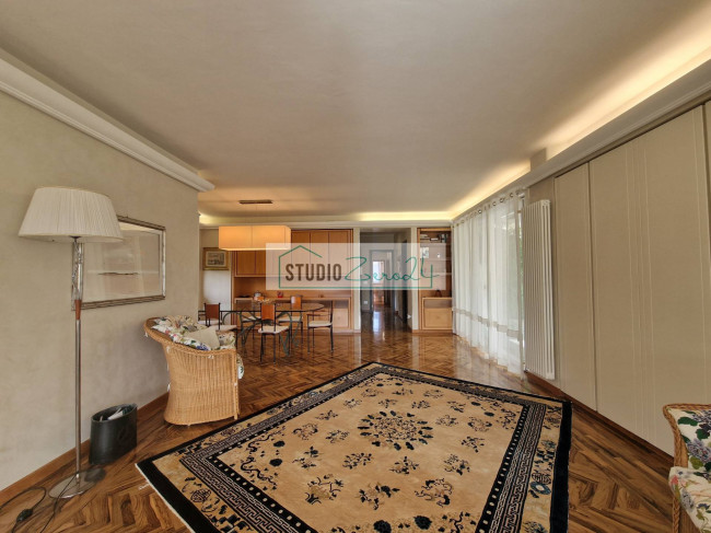 Villa for sale in Camaiore