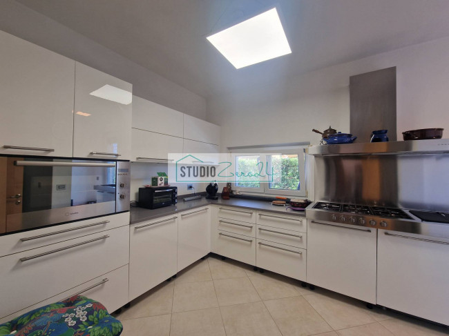 Villa for sale in Camaiore