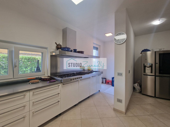 Villa for sale in Camaiore