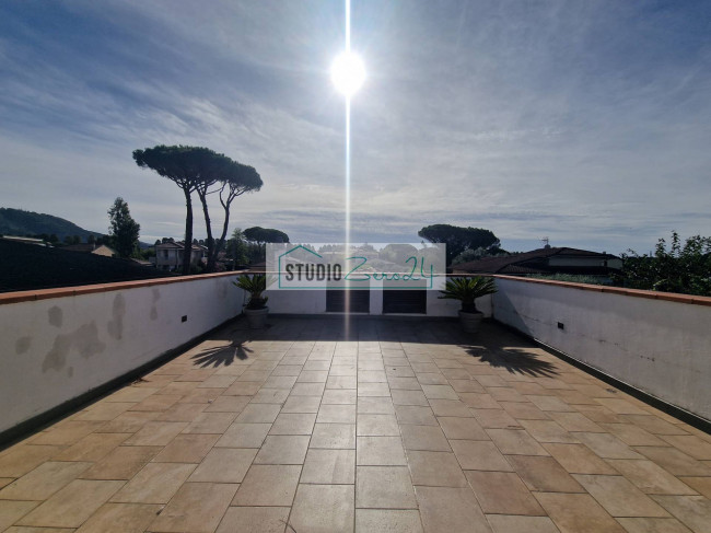 Villa for sale in Camaiore