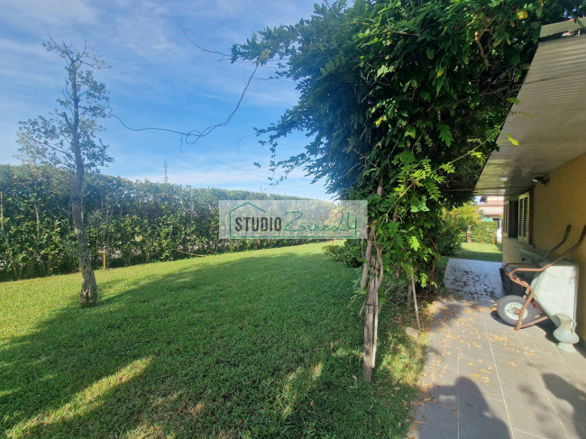 Villa for sale in Camaiore