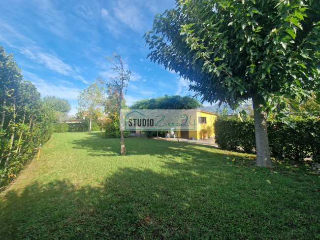 Villa for sale in Camaiore