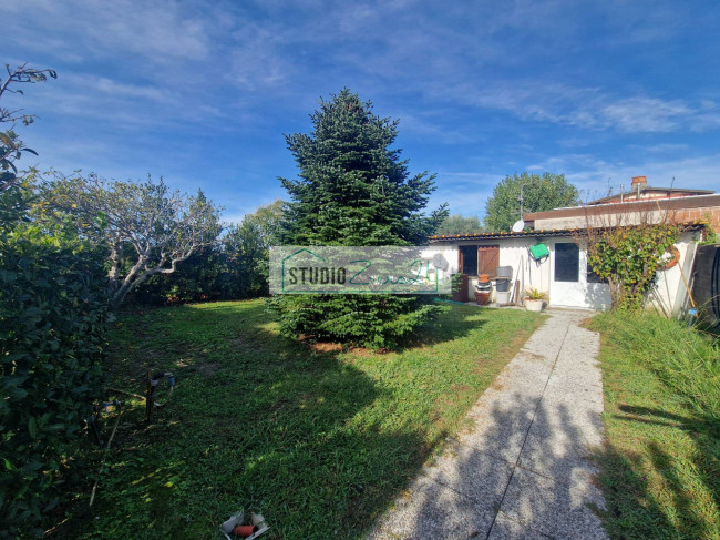 Villa for sale in Camaiore